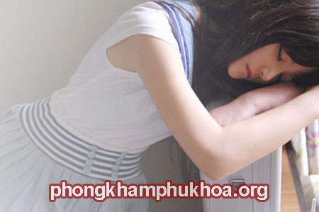 cach-chua-dau-bung-kinh-tai-nha