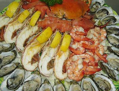 Không nên ăn tôm cua cá trong ngày đèn đỏ
